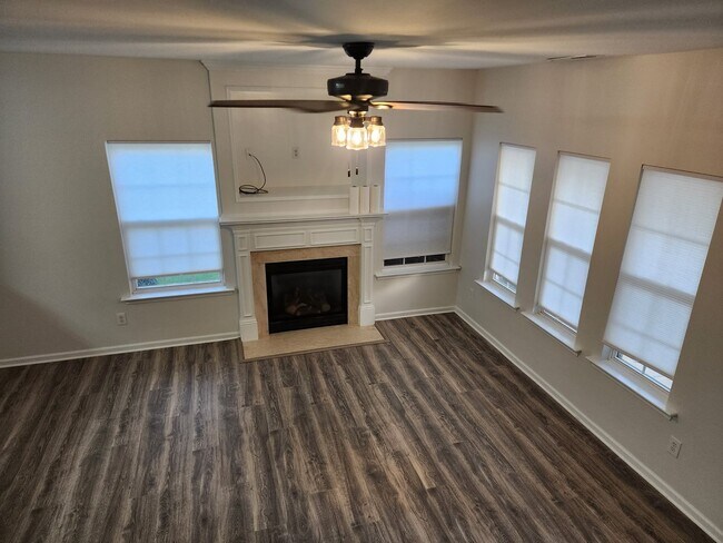 Building Photo - Four bedroom townhome in Caldwell Station