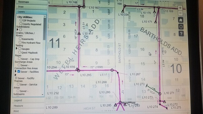 Building Photo - 3 BR 1 1/2 Bath 2 Story Available Now!