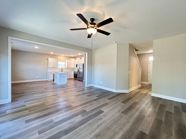 Building Photo - The Landing at Lewis Creek |