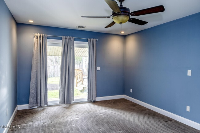 Building Photo - 949 Hudson Ave