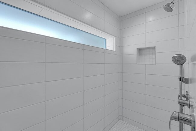 Building Photo - Mid-century modern home in Arcadia with pr...