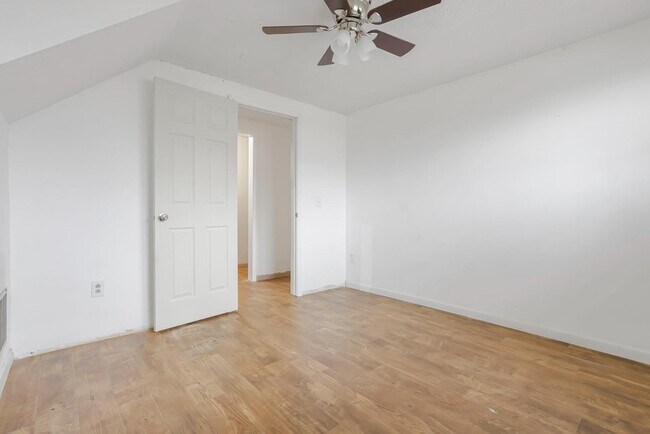 Building Photo - 2543 Stonington Ave