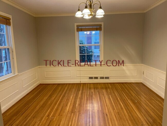 Building Photo - 3 Bedroom, 1 Bath Home with Garage, Central Air, Deck, Partially Fenced Yard