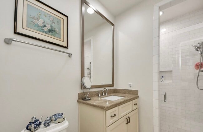 Building Photo - 15623 Broad St