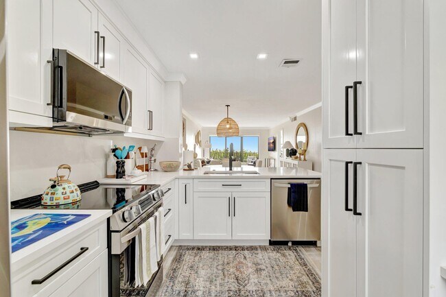 Building Photo - 7420 S Ocean Dr