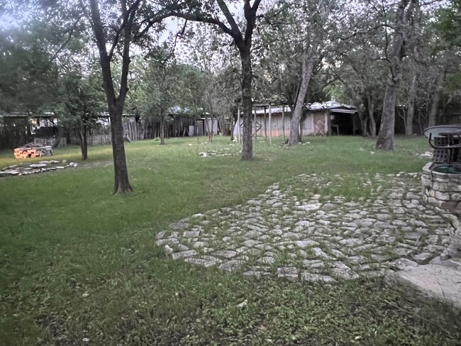 Building Photo - 302 Dallas St