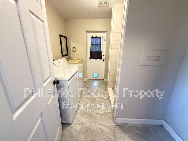 Building Photo - 13670 Highland Rd