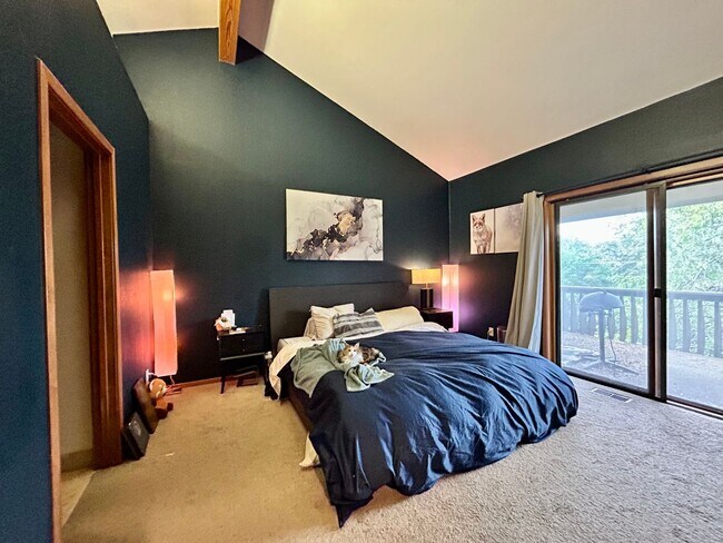 Building Photo - Spacious 2Bd/2.5Ba Luxury Loft-Style Condo...
