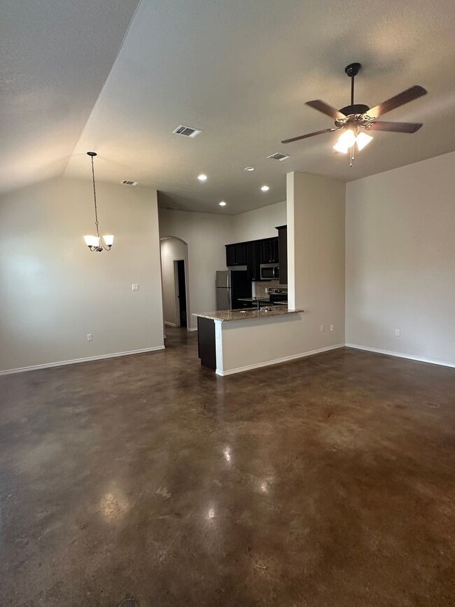 Building Photo - Spacious 3/2 Duplex in New Braunfels