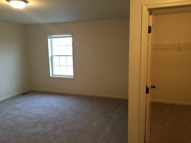 Building Photo - Beautiful 3 Bedroom Townhome in Mt. Joy