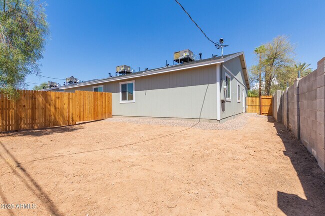 Building Photo - 113 N 88th Pl