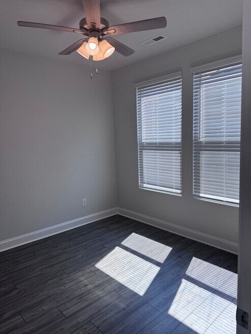 Building Photo - 8607 Lilium Ln