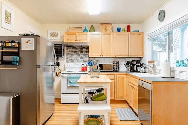 Building Photo - 756 N 76th St