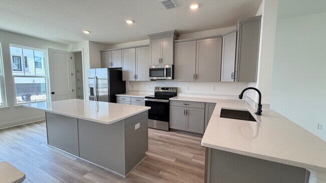 Building Photo - 15045 Groveside Rd