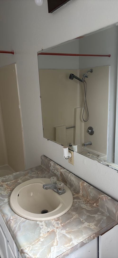 Building Photo - Charming 2 Bedroom 1 Bath Home for Rent/ Rent Reduced