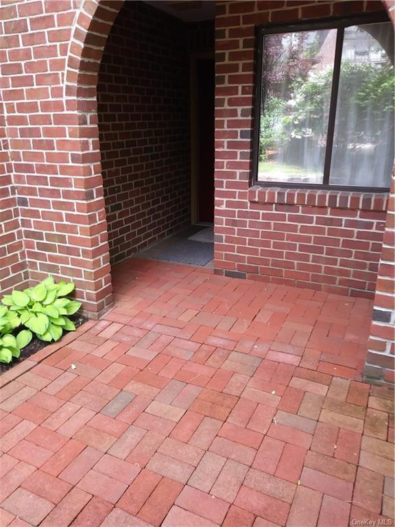 Building Photo - 150 N Bedford Rd