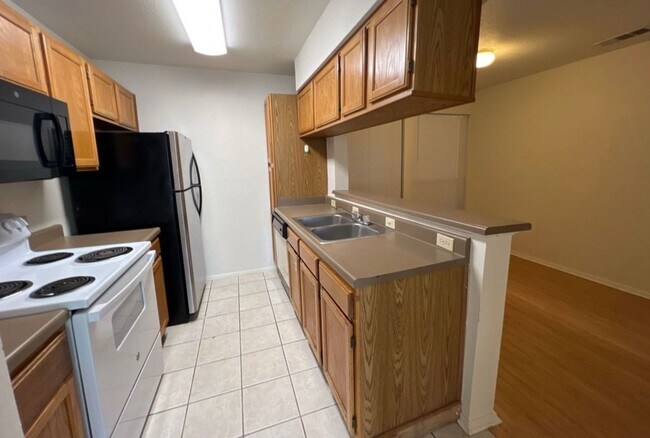 Building Photo - 3115 Helms St