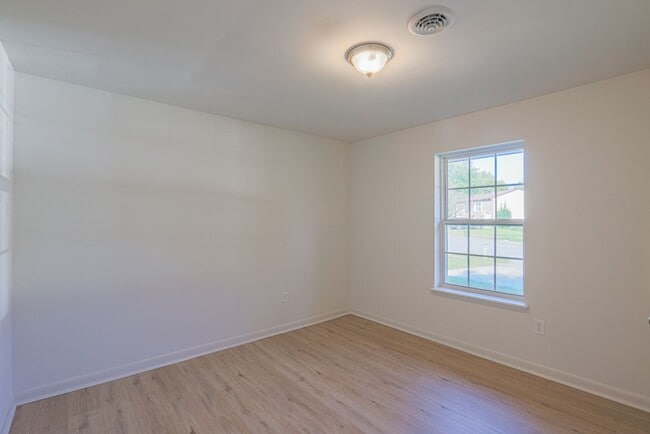 Building Photo - 821 Johahn Dr