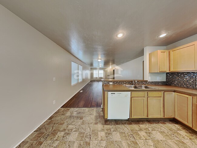 Building Photo - 4418 N Alester Ave