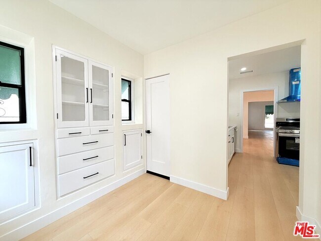 Building Photo - 6132 Whitsett Ave