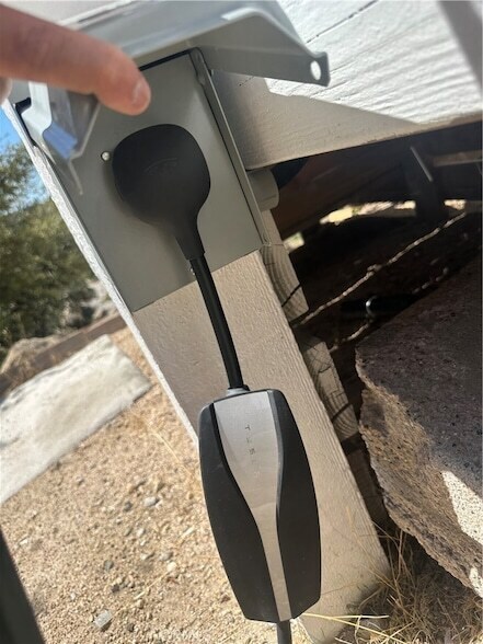 Building Photo - 2490 Fern Dr