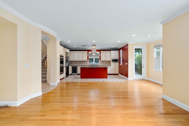 Building Photo - Spacious 3 Bedroom, 3 Bathroom Home with P...