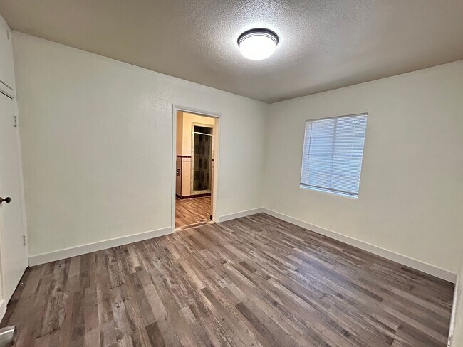 Building Photo - No Hoa! Single Story House with 4 Bedrooms 2 Bathrooms!
