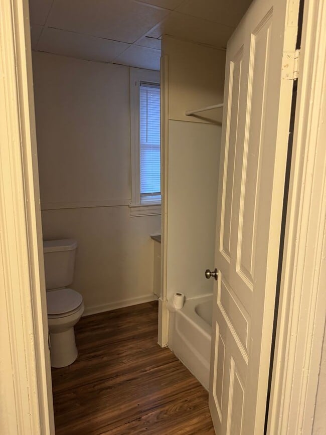 Building Photo - 1559 W King St