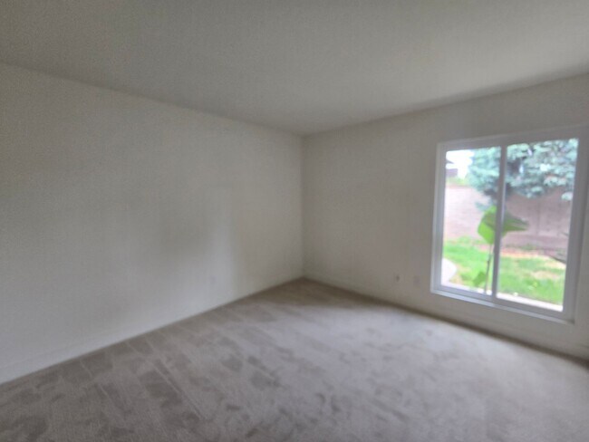 Building Photo - Victoria Neighborhood Single Story Home