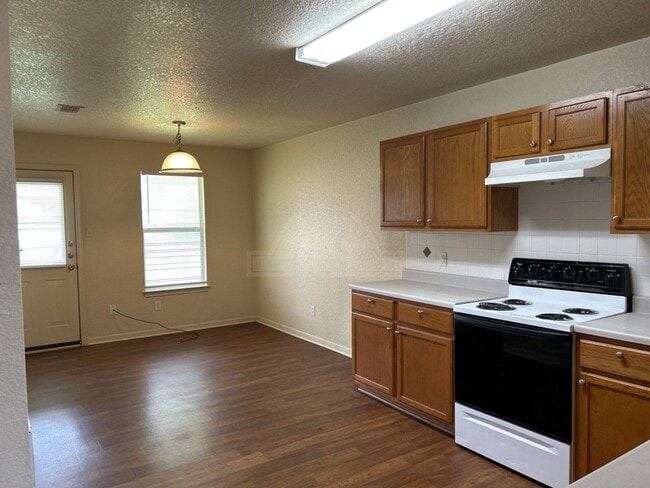 Building Photo - 1600 Dugger Cir