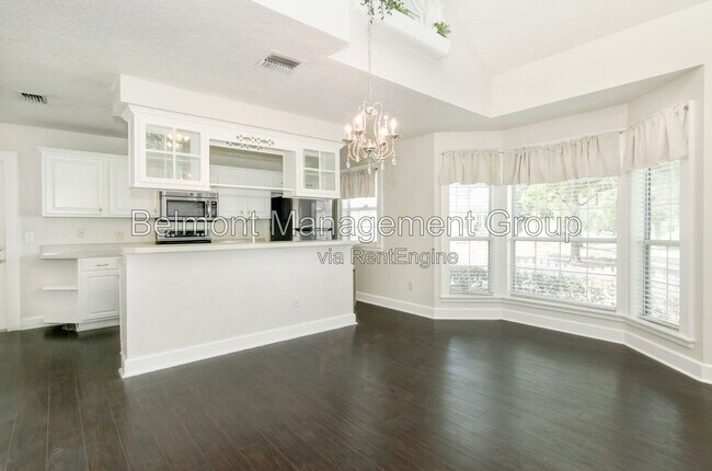 Building Photo - 933 Lake Elsie Dr