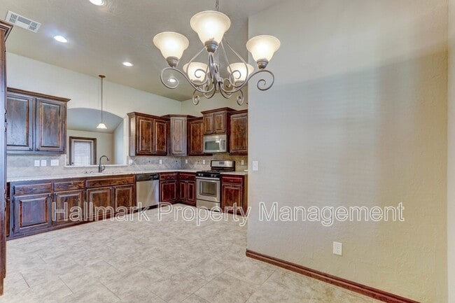 Building Photo - 920 SW 13th St