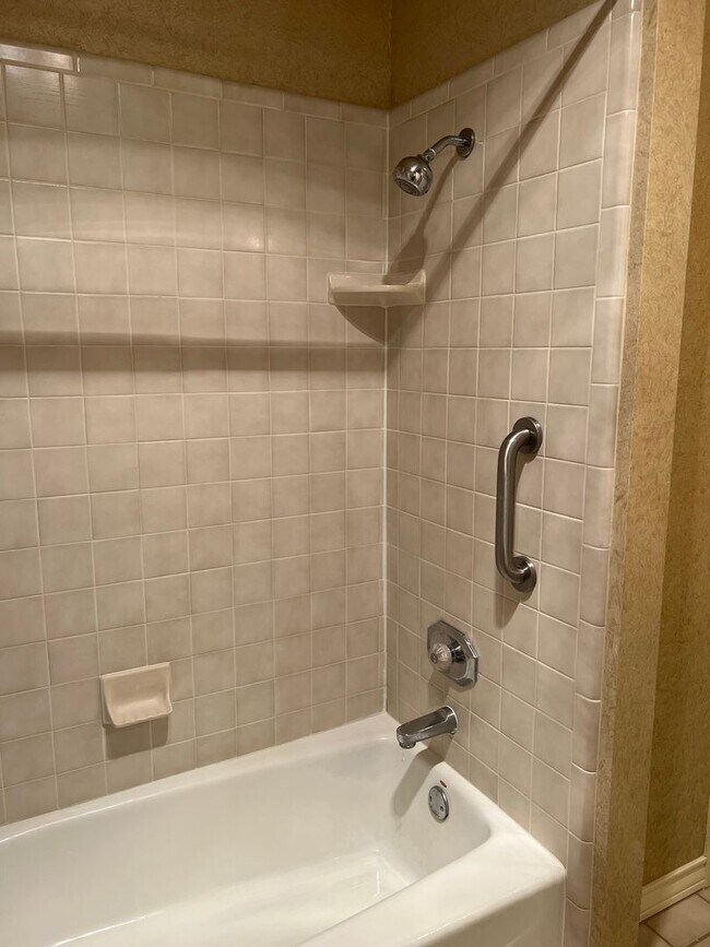 Building Photo - 2/2/2  Garden Home in Remington Park