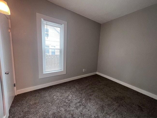 Building Photo - Wonderful and Spacious Three Bedroom Home Minutes from Downtown Grand Rapids!!