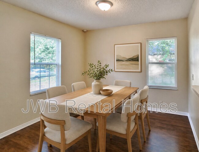 Building Photo - 1609 W 24th St