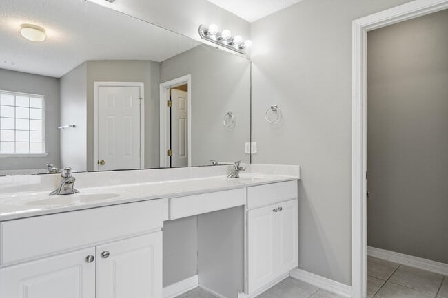 Building Photo - 2490 Pepper Dr