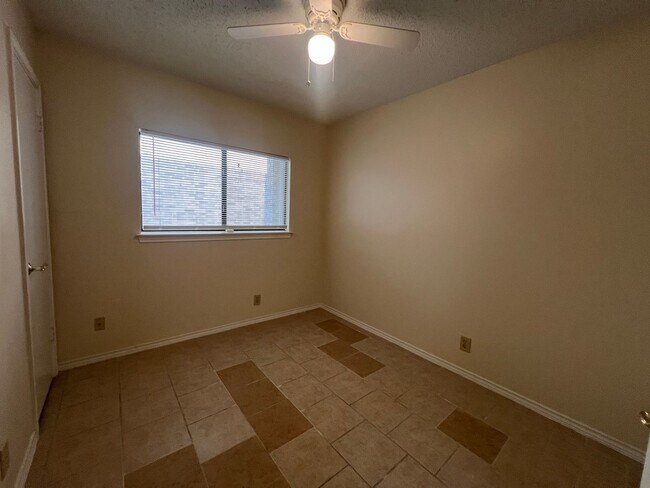 Building Photo - 9951 Echo Plain Dr