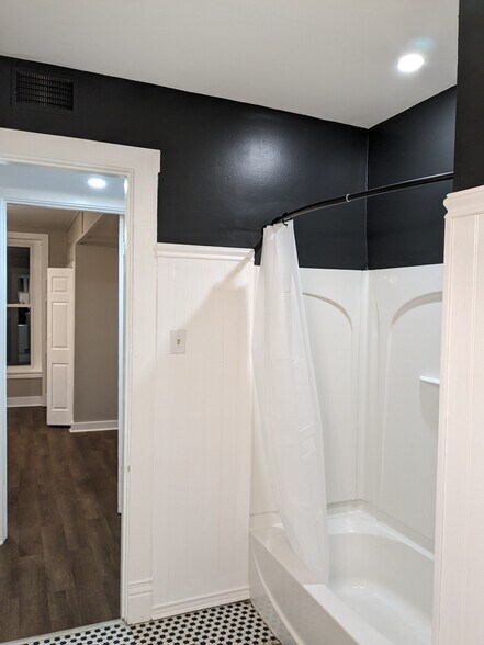bathroom - 4619 Southern Pky