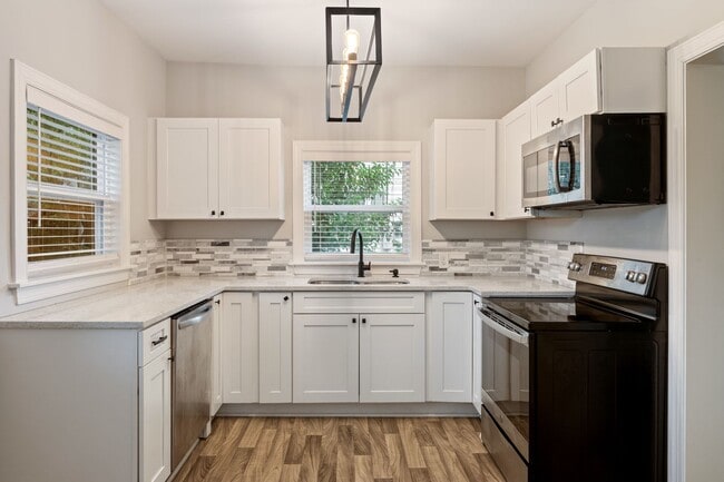 Building Photo - Recently Renovated 3BR Home Near Downtown Durham with Spacious Backyard! Available Now! Pet Frien...