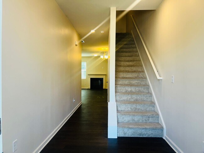 Building Photo - Wow 3 bedroom 2.5 bathroom townhome minute...