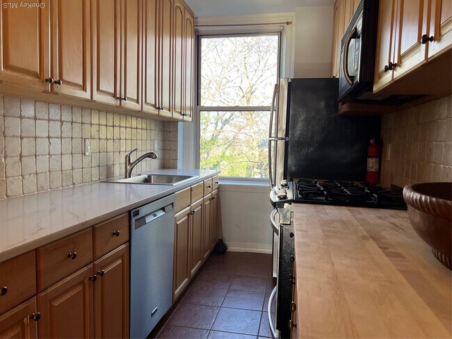 Building Photo - 64 Sagamore Rd