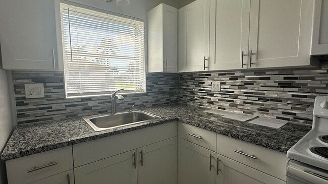 Building Photo - 2723 Dudley Dr W