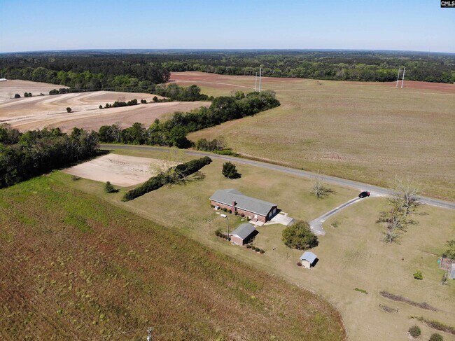 Building Photo - 137 Horses Neck Rd