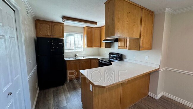 Building Photo - 1060 S Orem Blvd