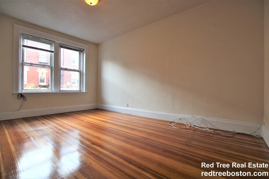 Building Photo - 15 Barrows St