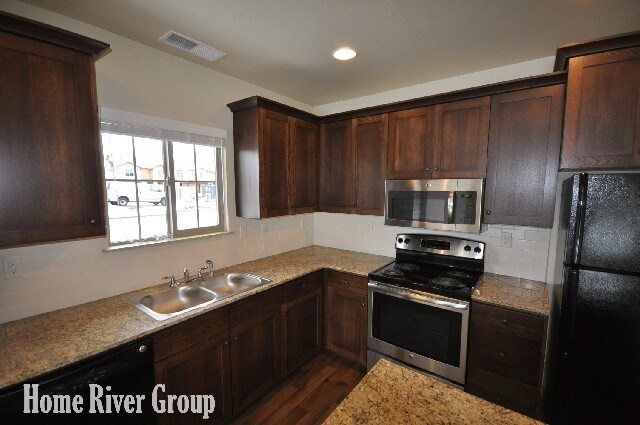 Building Photo - 1576 W Deer Crest St