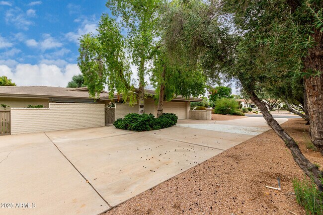 Building Photo - 6516 E Maverick Rd