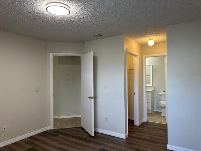 Building Photo - 718 Sugar Bay Way