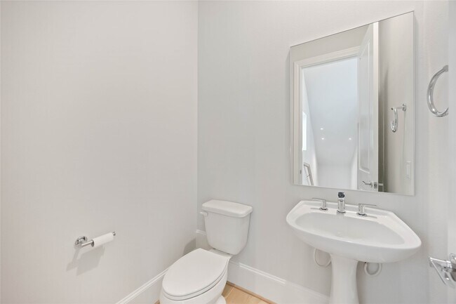 Building Photo - 610 Delmar St