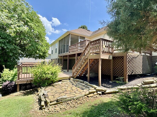Building Photo - 513 Tanasi Cir